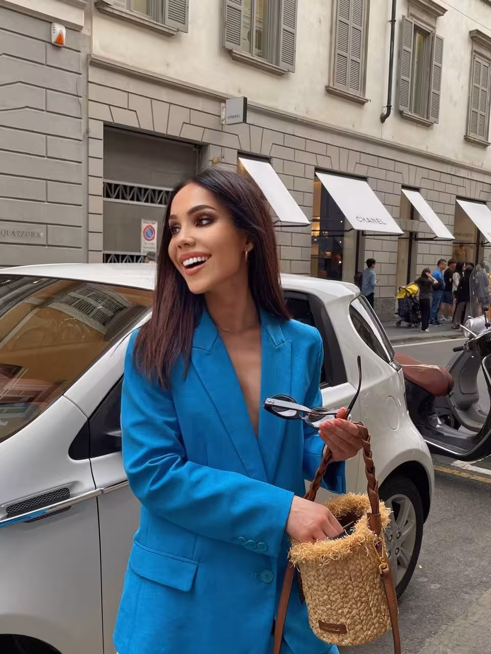 Access Woman's Details