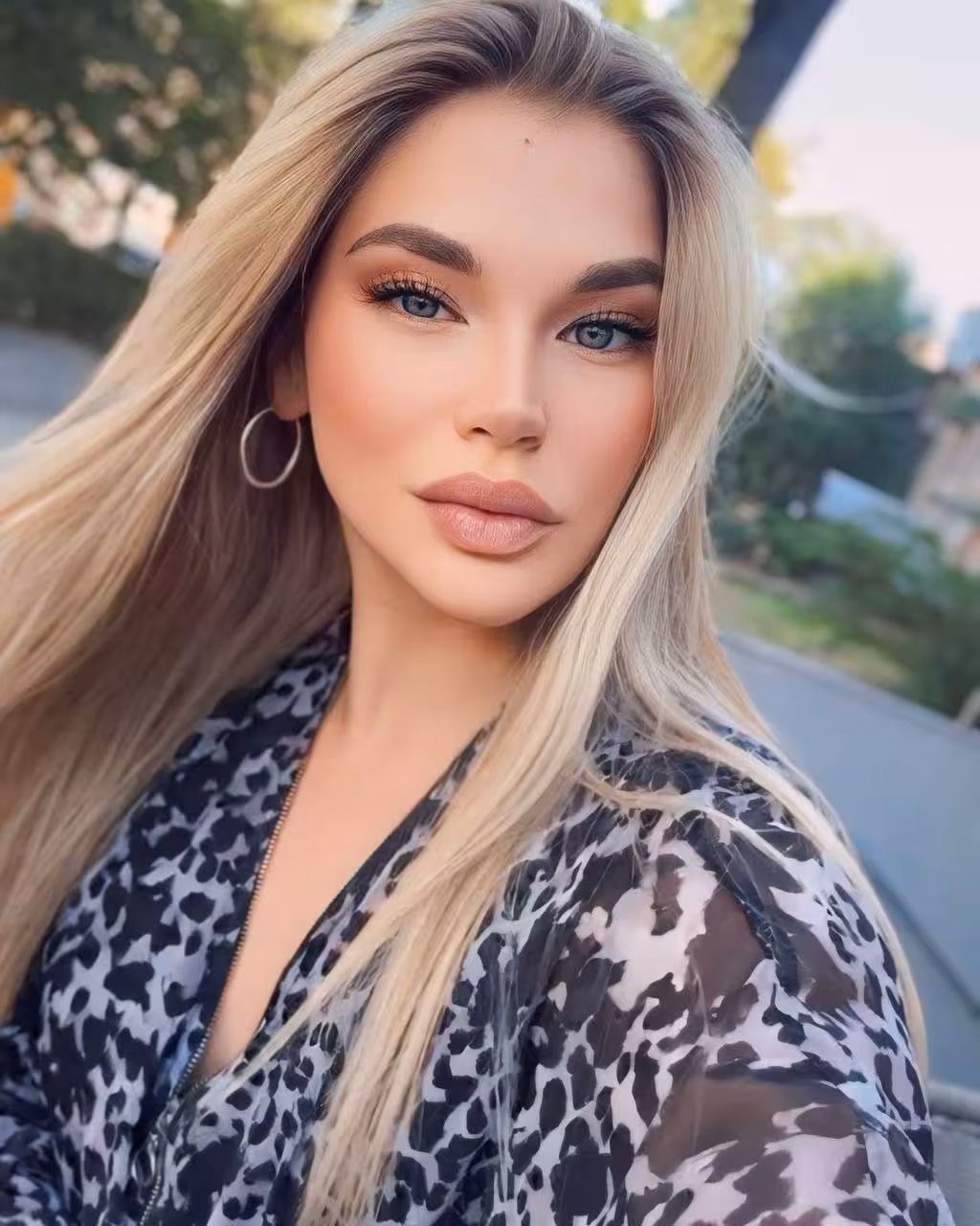 Access Woman's Details