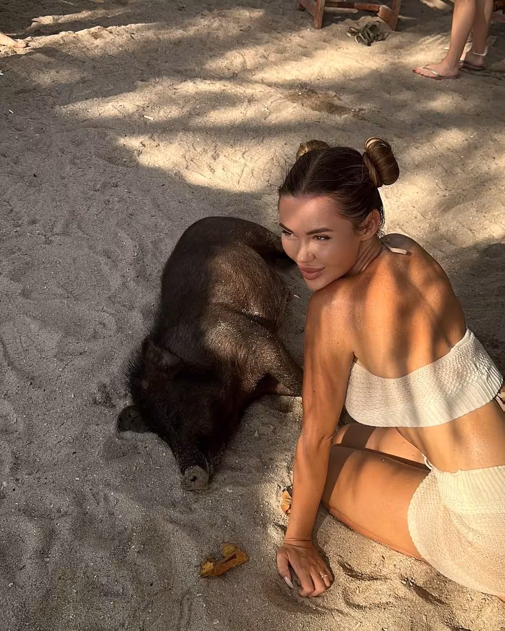 Access Woman's Details